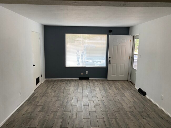 Foto del edificio - 221 Anderson Ln