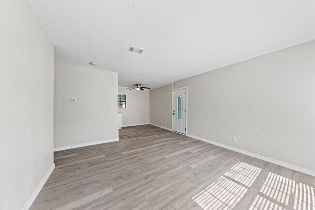 Building Photo - 720 Tuxedo Drive