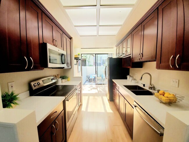 Building Photo - 530 Shorebird Cir