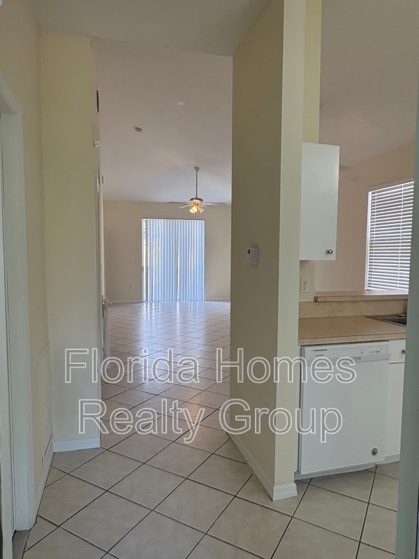 Building Photo - 3629 Pine Oak Cir