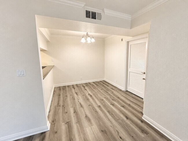 Building Photo - 15009 Moorpark St