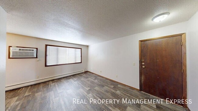 Foto del edificio - 2 Bed 1 Bath Apartment