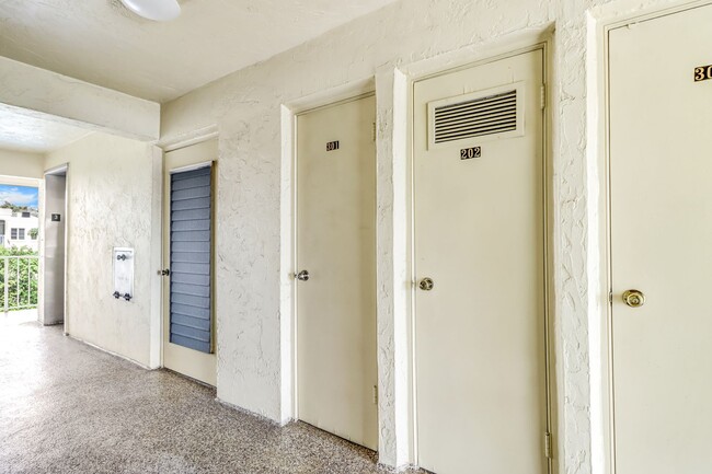 Building Photo - ***SHORT-TERM RENTAL***CAMBRIDGE CLUB***FU...