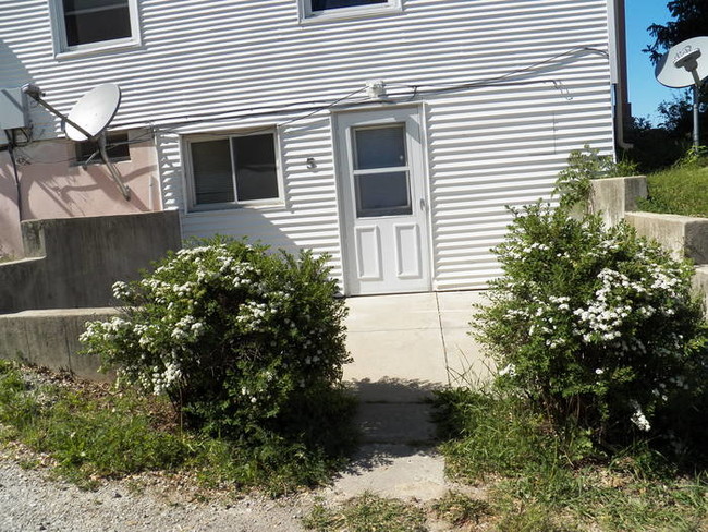 Building Photo - 425 1st St N