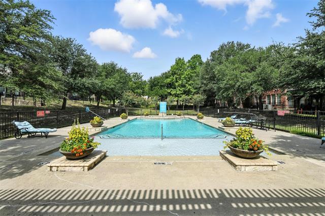 Foto del edificio - 1008 Colonial Dr