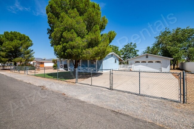Building Photo - LARGE FENCED YARD WITH DETACHED GARAGE