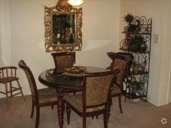 Dining Room - Courts Of Williamsburg