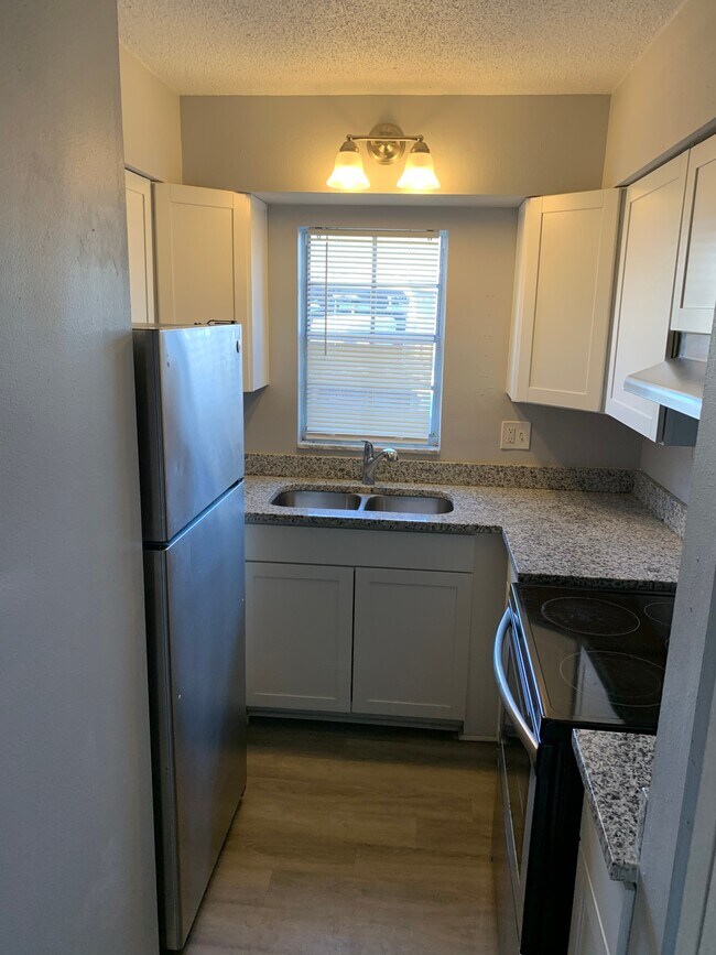 Building Photo - 1 Bed/1 Bath - Unit 206