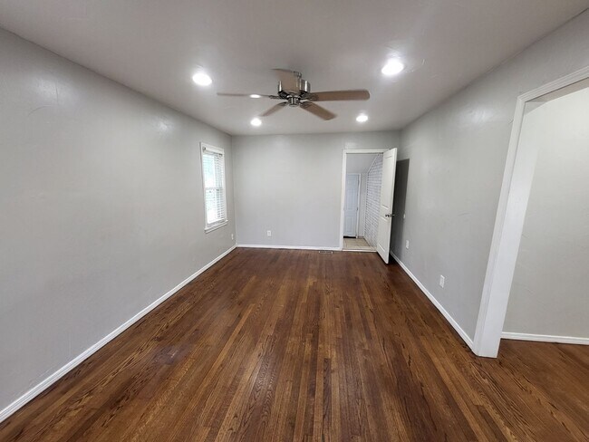 Foto del edificio - Remodeled 2 bedroom, 1 bathroom house in Capitol View neighborhood Edmond, OK with washer and dry...