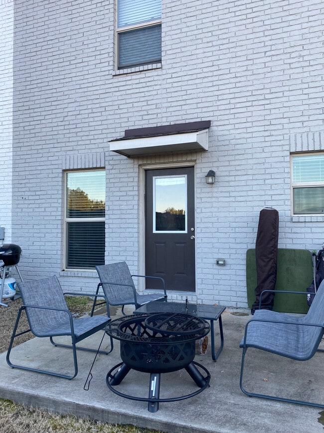 Building Photo - 412 Walker Cir