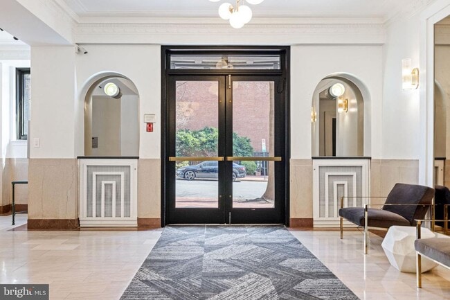 Building Photo - Foggy Bottom One Bedroom Available Now! Ro...