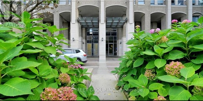 Photo du bâtiment - 388 Prince of Wales Dr