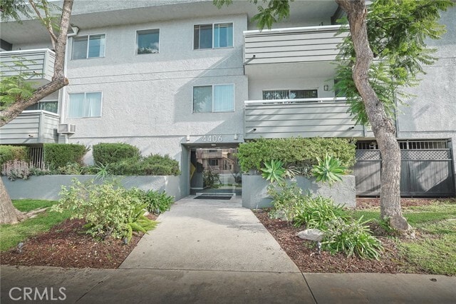 Building Photo - 4406 Cahuenga Blvd
