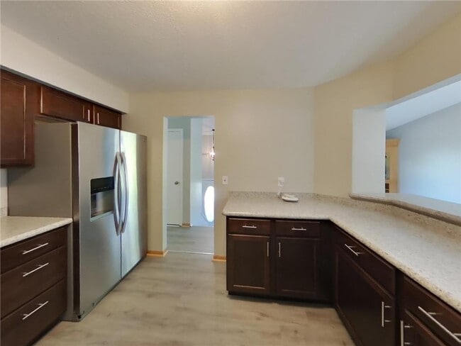 Building Photo - 3409 Brookview Dr