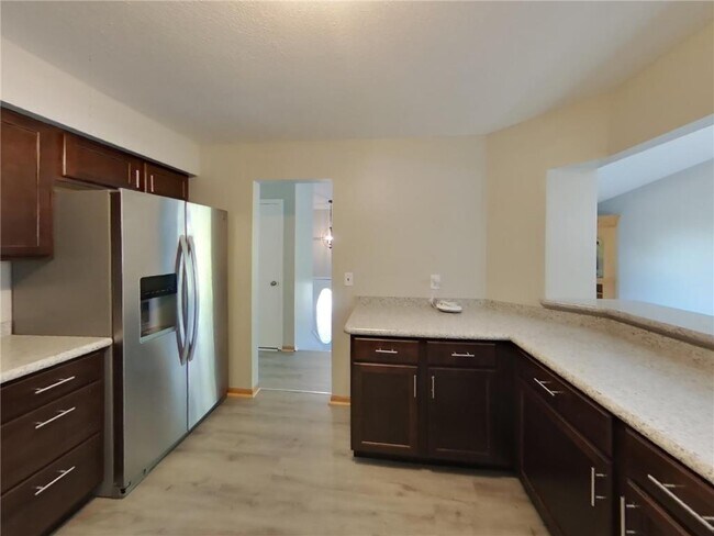 Foto del edificio - 3409 Brookview Dr