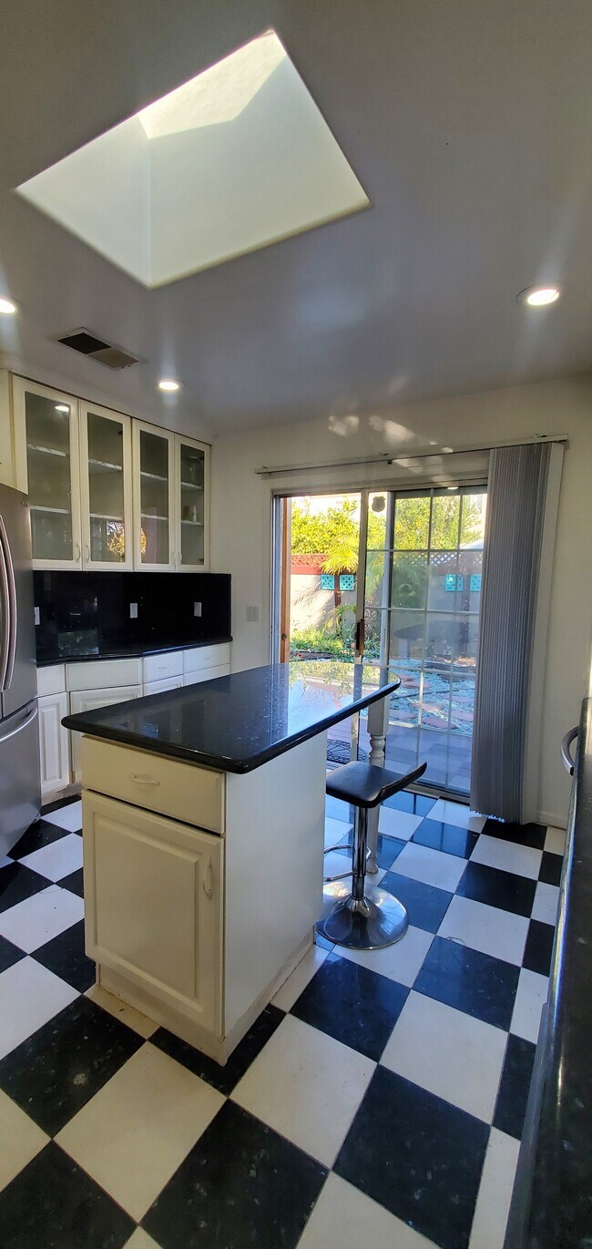 Foto del edificio - 5910 Yarmouth Ave