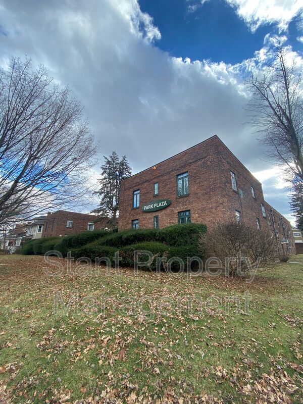 Primary Photo - 1515 Franklin Park S
