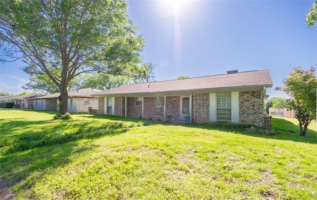 Building Photo - 1409 Mt Vernon Dr