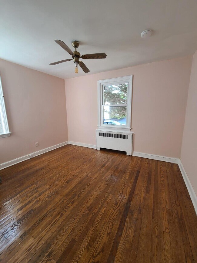 Dormitorio - 383 E 37th St