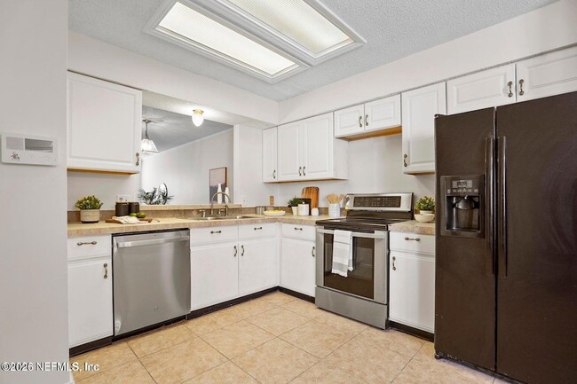 Building Photo - 12054 Cobblewood Ln N