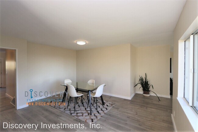 Foto del edificio - 3 br, 3 bath House - 4634 Davenport Ave.