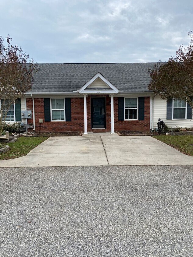 Primary Photo - Coming Soon!! 2 bedroom 2 bathroom townhom...