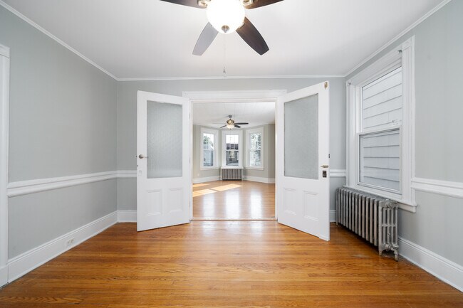 Building Photo - 128 Oak St