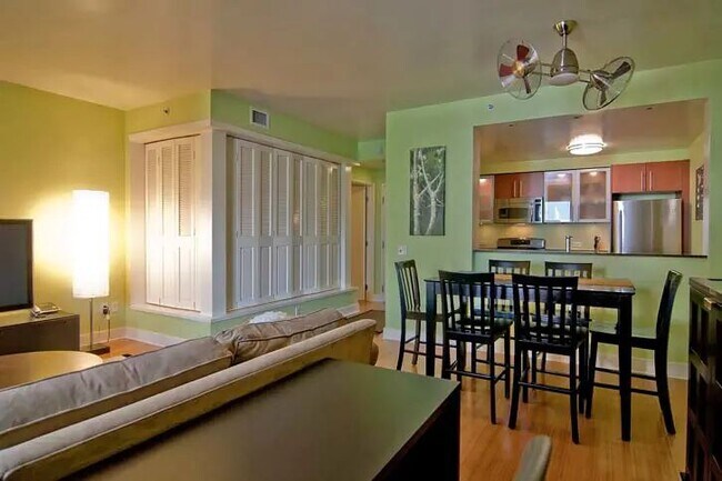 Foto del edificio - SPACIOUS 1 BED/ 1 BATH APARTMENT IN NORTH BERKELEY