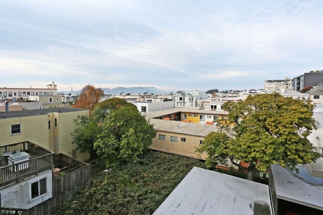 Building Photo - 1538 Green St