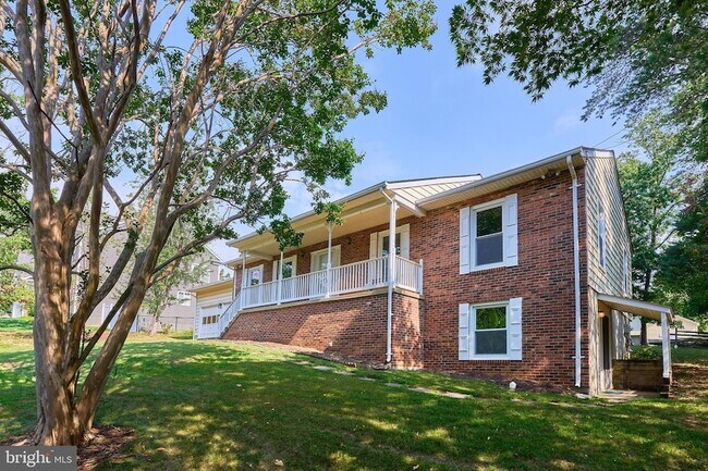 Foto del edificio - 8332 Hilltop Ave