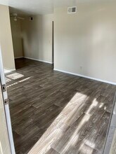 Spruce Entrance - Thornhill Apartments