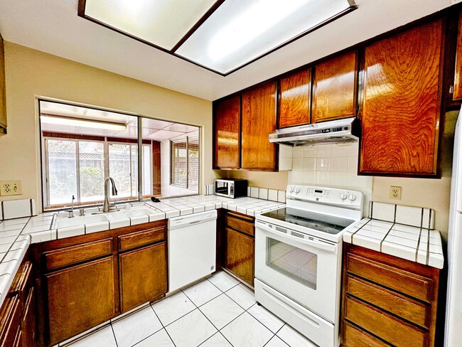 Building Photo - 1726 Aprilsong Ct