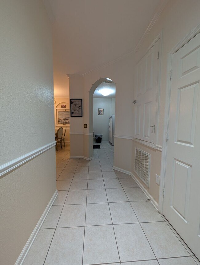 Foto del edificio - 3 Bedrooms 2 baths Immaculate condominium ...