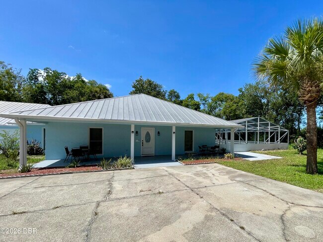Foto del edificio - 947 McDonald Rd