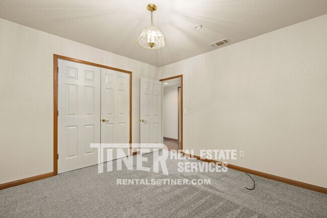 Foto del edificio - 3845 Marshall Ave