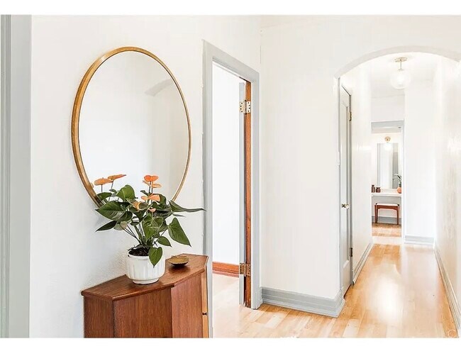 Foto del edificio - 315 W 3rd St
