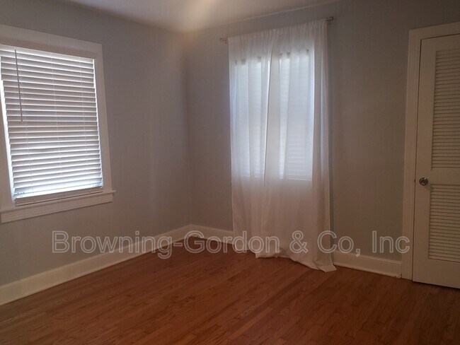 Building Photo - 921 Granada Ave