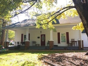 Building Photo - 102 E Poplar Ave Building Photo - 102 E Poplar Ave