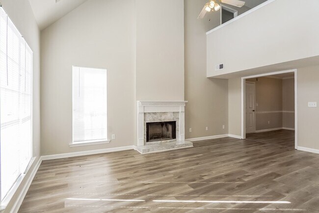 Foto del edificio - 132 Red Oak Ln