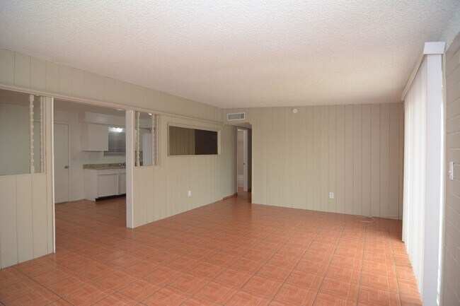 Foto del edificio - Charming 4 Bedroom 2 Bath House! South Tucson Location! Close to the 1-19!