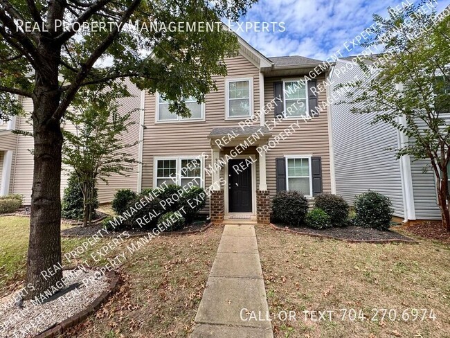 Building Photo - Charming 3BR/2.5BA House in Charlotte!