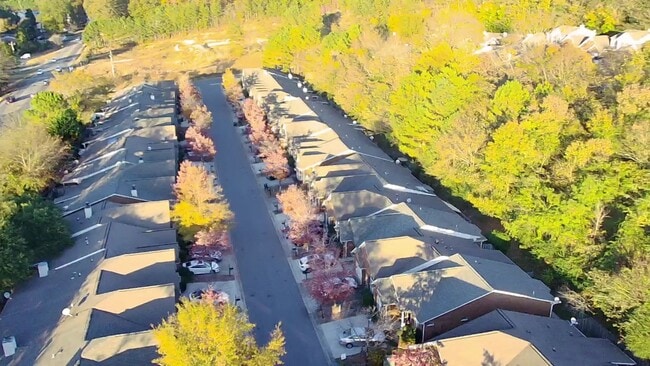 Building Photo - Pelham Townhouse one level 2 Bedrooms / 2 ...