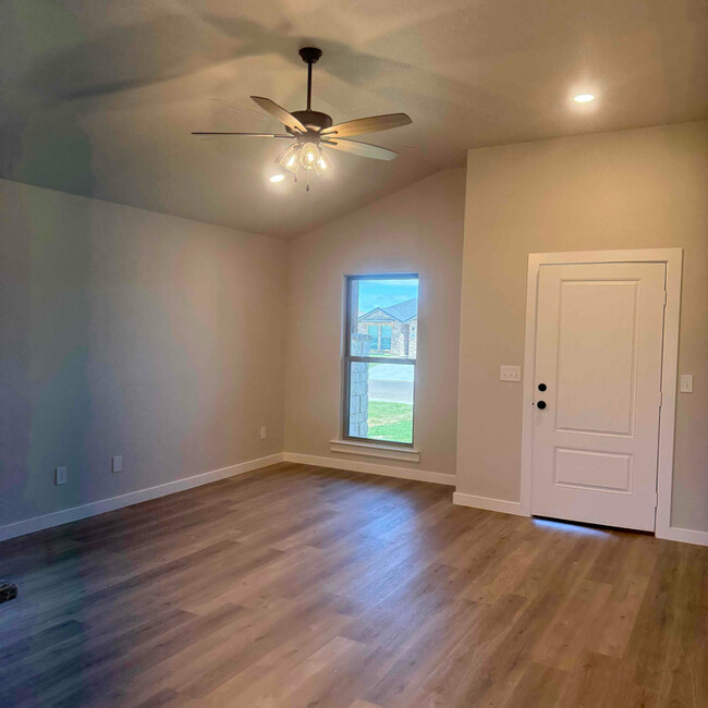 Building Photo - 3004 Buckthorn Dr