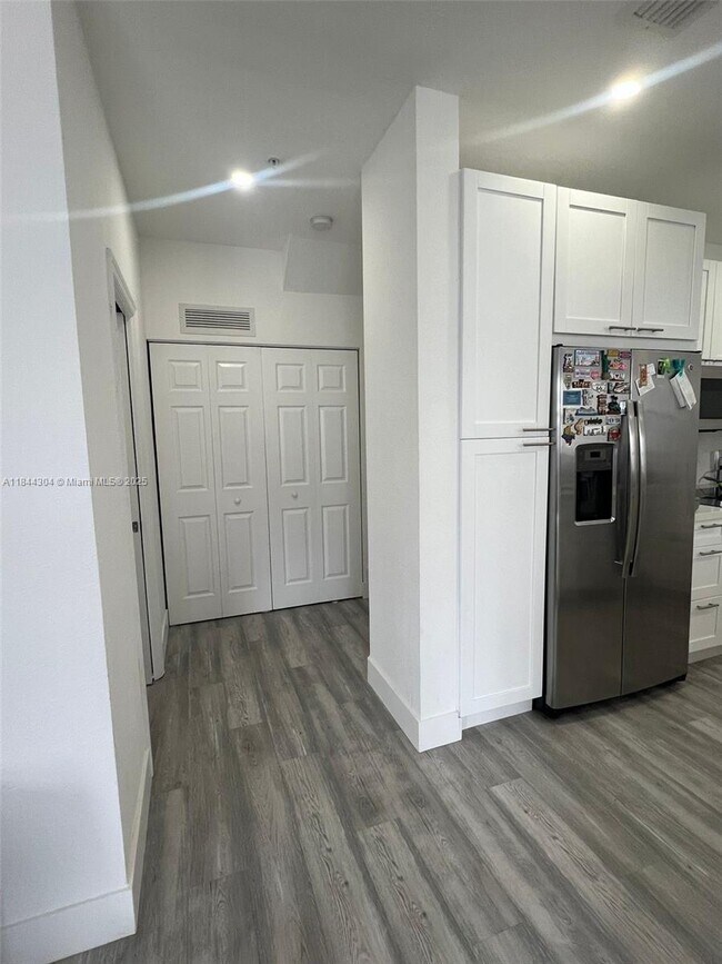 Foto del edificio - 10630 NW 88th St
