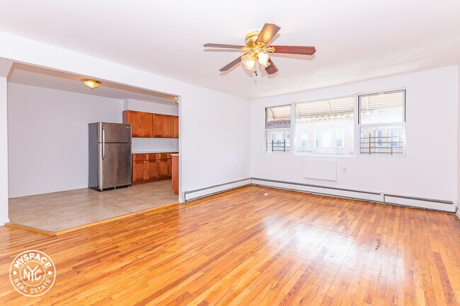 Foto del edificio - 439 E 21st St