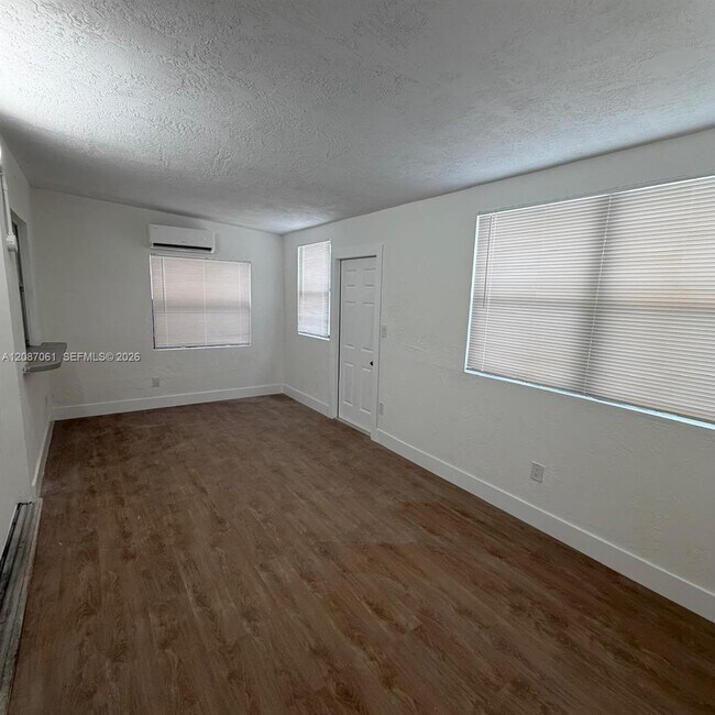 Building Photo - 3932 NW 39th Ave