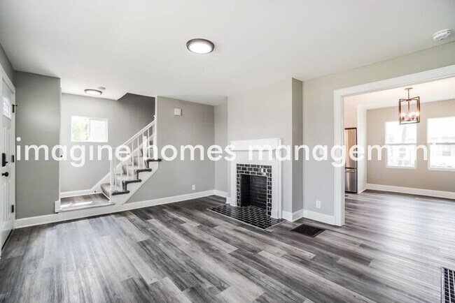 Building Photo - Fully Renovated 2 Bedroom Single Family Ho...