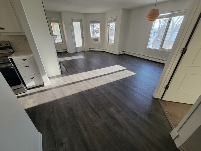 Building Photo - 9138-9183 83 Ave NW