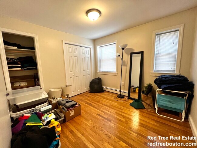 Foto del edificio - 678 Bennington St