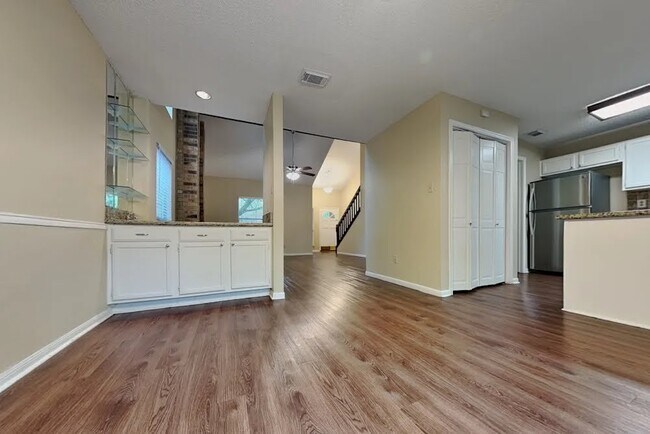 Foto del edificio - 11 Brentwood Oaks Ct